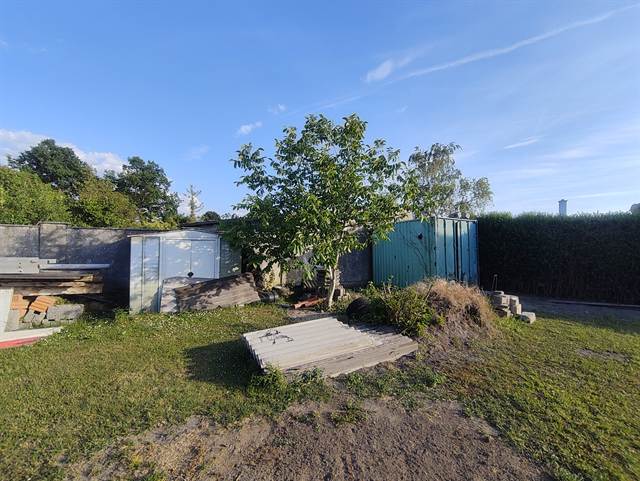 Gartenansicht mit Geräteschuppen