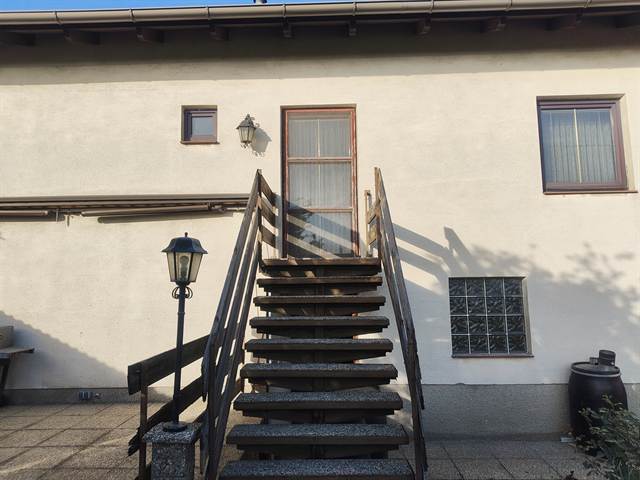 Terrasse mit Blick in den Garten