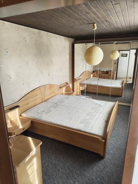 Schlafzimmer — Blick von der Türe
